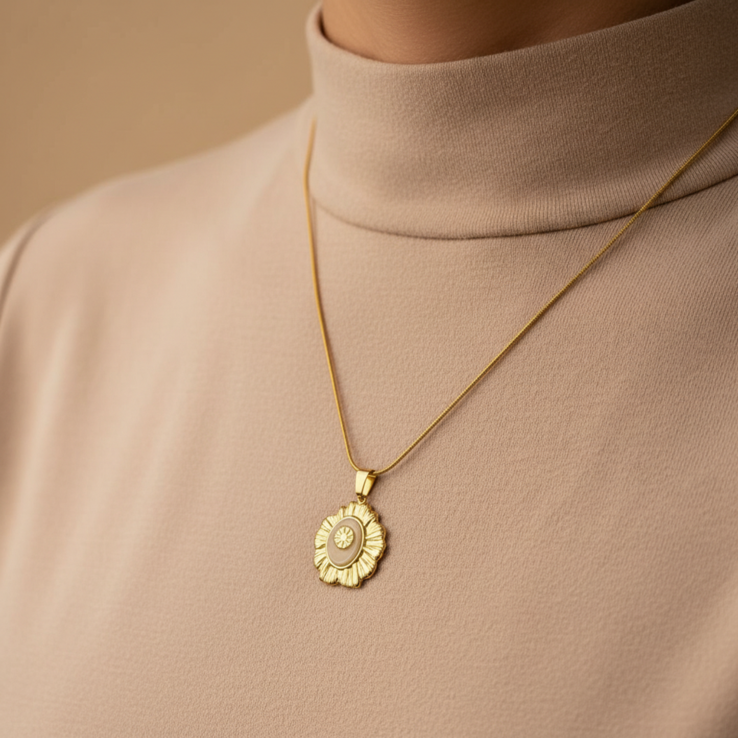 Vintage White Flower Pendant Necklace