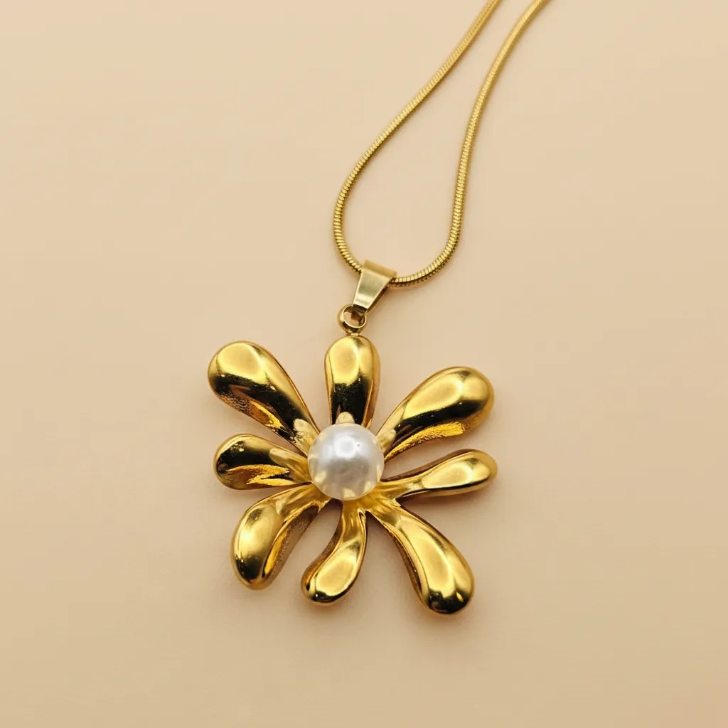 Pearl Flower Pendant Necklace