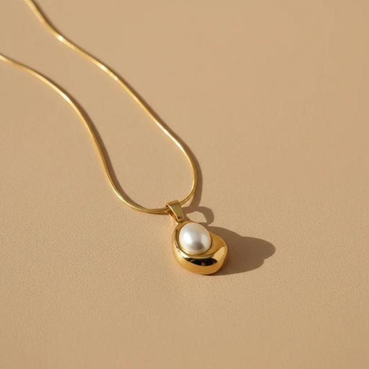 Gold Teardrop Pearl Pendant Necklace