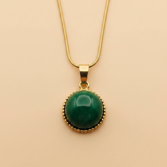 Collier en pierre ronde verte