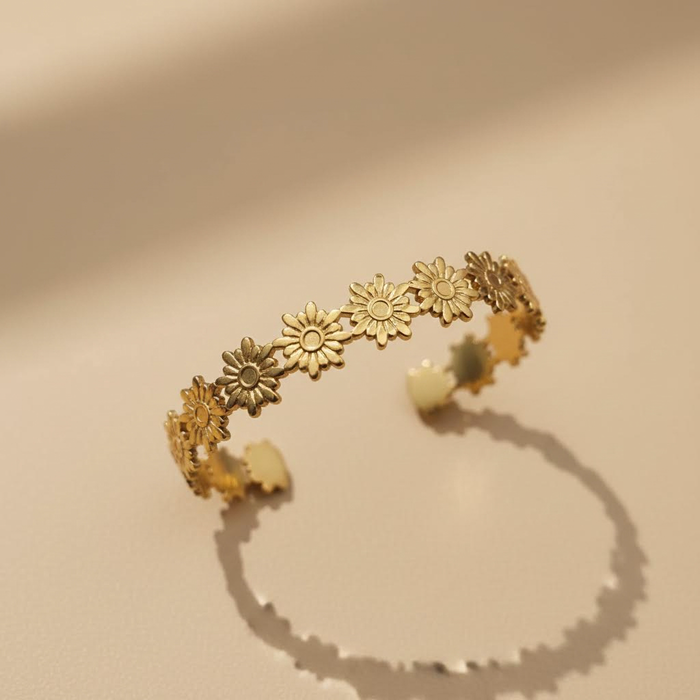 Gold Daisy Cuff Bracelet – Soft Summer Bangle