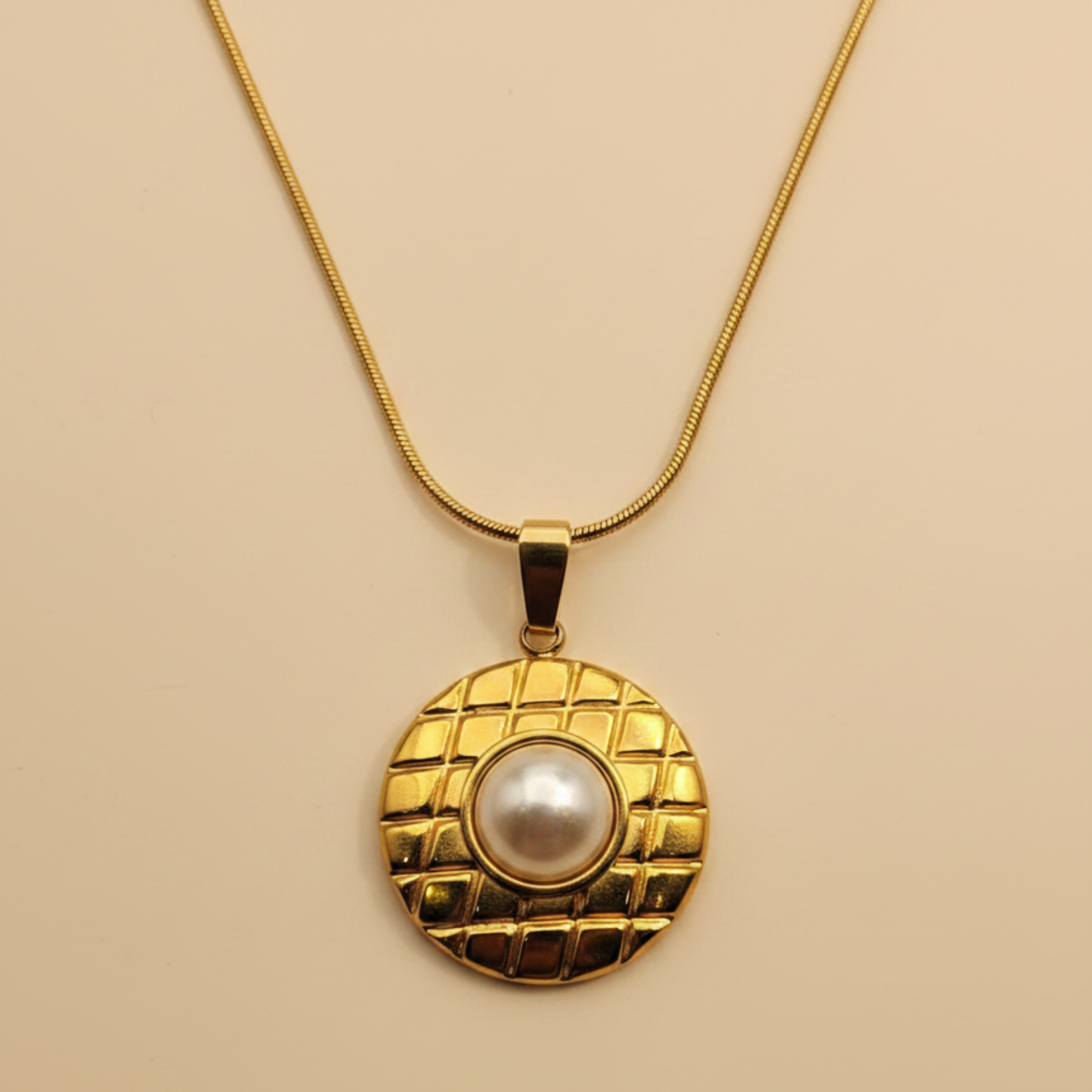Pearl Disc Pendant Necklace