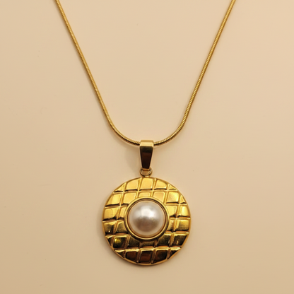 Pearl Disc Pendant Necklace