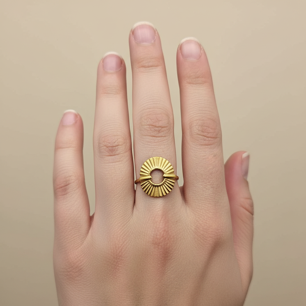 Bague ouverte réglable en or – Motif soleil minimaliste