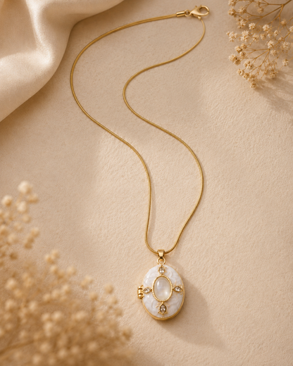 Gold Vintage Locket Pendant Necklace