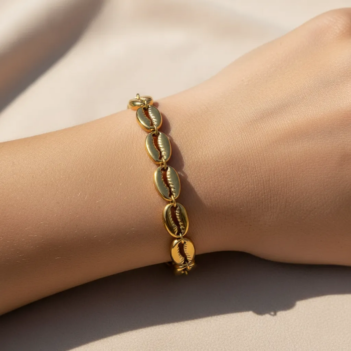 Gold Shell Link Bracelet – Summer Minimal Design
