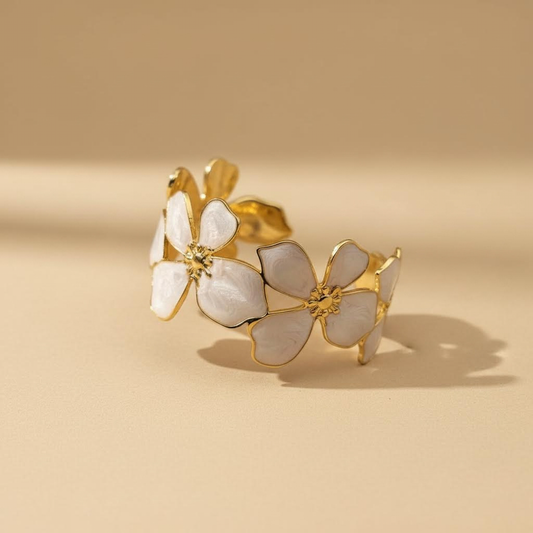 Bracelet Manchette Floral Doré – Jonc Statement en Émail Ivoire