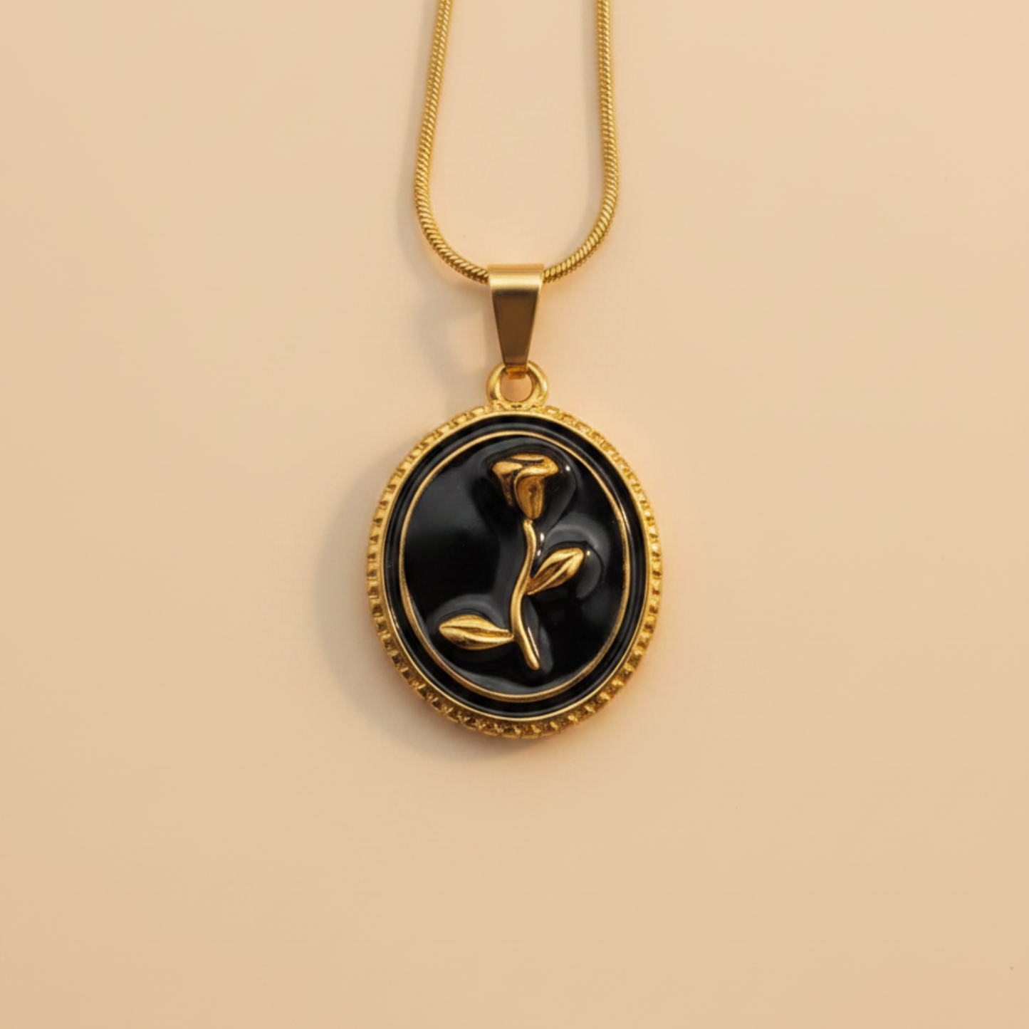 Flower Black Pendant Necklace